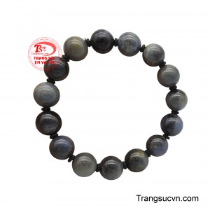 Đeo chuỗi tay sapphire tài lộc bên mình như mang theo lá bùa may mắn, giúp công việc thuận lợi, tiền bạc đủ đầy, cuộc sống ngày càng sung túc và thành công.