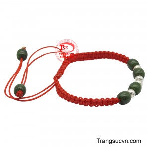 Đeo sản phẩm sẽ giúp đem lại vẻ hợp thời trang và phù hợp với nhiều kiểu trang phục khác nhau.