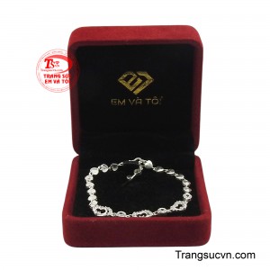 Sản phẩm được giao hàng toàn quốc.