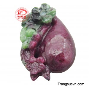 Mỗi chi tiết đều được chạm khắc tỉ mỉ, thể hiện sự khéo léo và tâm huyết của người nghệ nhân.