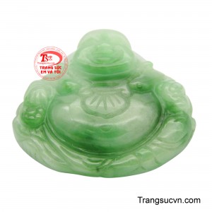 Với chất liệu ngọc tự nhiên, mát lành khi chạm vào, như chứa đựng năng lượng bình yên của vũ trụ.