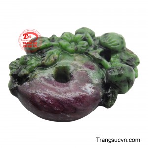  Đây không chỉ là một món trang sức làm đẹp mà còn là biểu tượng của sự tươi mới, sinh sôi nảy nở và may mắn, mang đến vẻ đẹp thanh lịch và ý nghĩa phong thủy tốt lành cho người sở hữu.