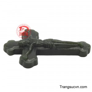 Chiếc mặt dây là một kiệt tác thủ công, một điểm nhấn trang sức đầy giá trị và là nguồn an ủi tinh thần.