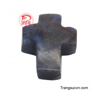 Mặt thánh giá sapphire toát lên vẻ đẹp mộc mạc nhưng đầy cuốn hút.