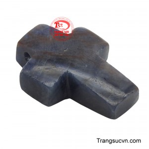 Kích thước vừa phải, mặt thánh giá này sẽ là điểm nhấn tinh tế cho bất kỳ bộ trang sức nào, thể hiện sự thanh lịch và niềm tin của người sở hữu.