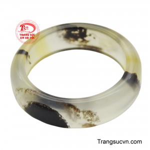 Nhẫn mã não vừa là đồ trang sức vừa có ý nghĩa phong thủy.