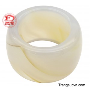 Mã não giúp người đeo giảm stress và lo âu mang lại cảm giá thư giãn và yên bình.