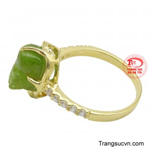  Món trang sức này không chỉ tô điểm cho vẻ ngoài phái nữ mà còn là vật phẩm phong thủy mang nguồn năng lượng tích cực, thu hút thịnh vượng và bình an cho người đeo.