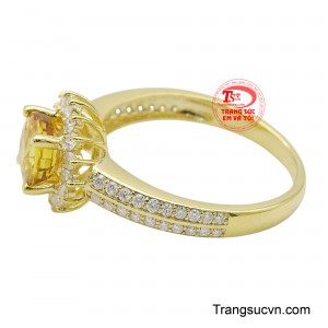 Sapphire vàng mang năng lượng ấm ấp, tươi vui và là viên đá gắn với sự sưng túc, giàu sang.