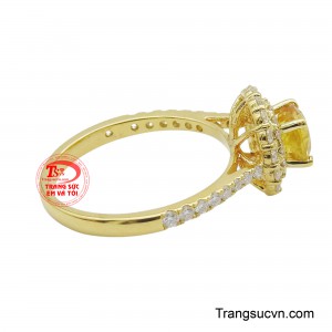 Đây không chỉ là một món trang sức, mà còn là biểu tượng của sự may mắn và hạnh phúc, hoàn hảo cho những ai tìm kiếm vẻ đẹp độc đáo và đẳng cấp.