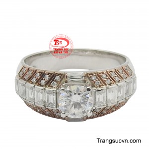 Thiết kế nhẫn độc đáo chiếc nhẫn là sự kết hợp giữa vàng hồng và vàng trắng mang đến sự phá cách và sang trọng.