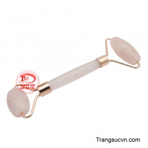 Mỗi chuyển động là một lời thì thầm của đá quý, đánh thức sự tươi trẻ và rạng rỡ từ bên trong.