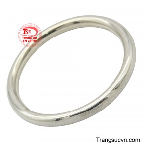 Chiếc vòng bạc, món quà ý nghĩa, lưu giữ những khoảnh khắc đầu đời đáng nhớ của bé yêu.