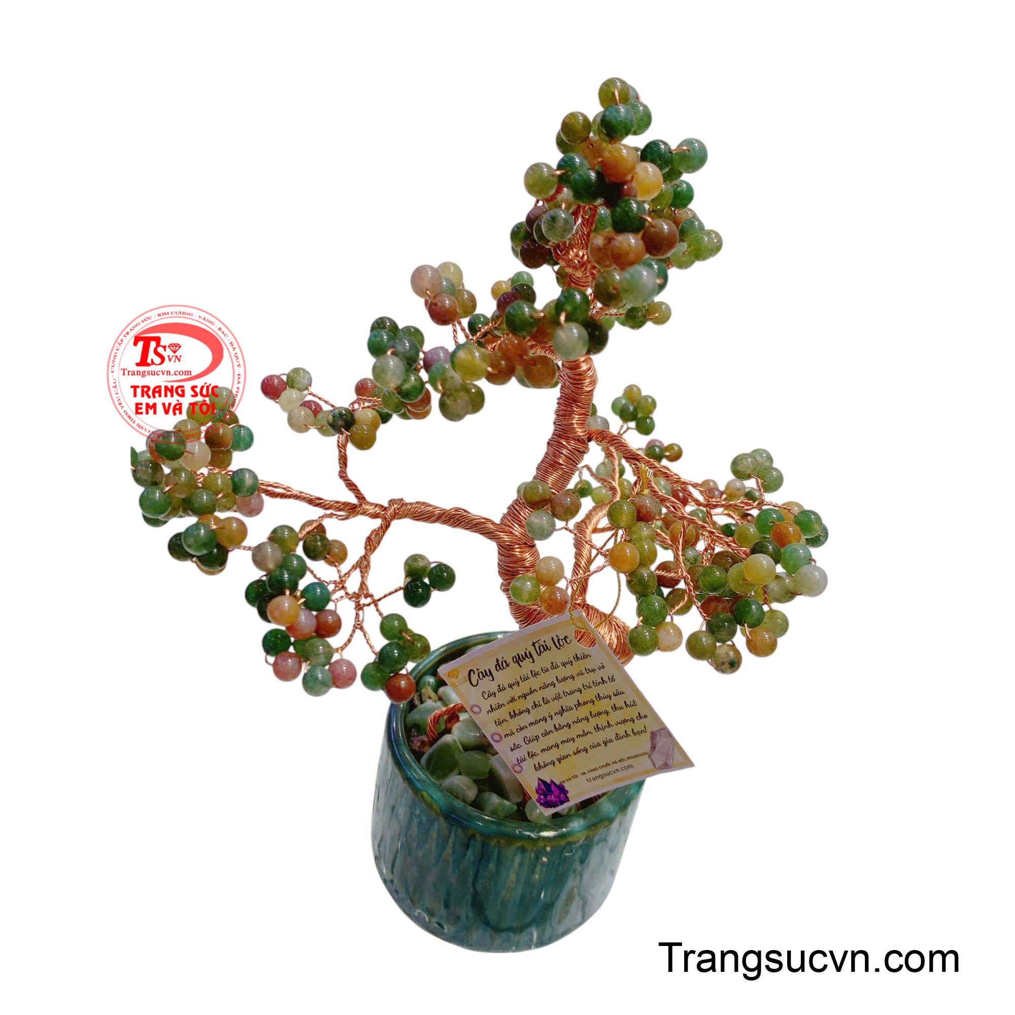Thân cây được uốn lượn khéo léo từ những sợi kim loại, vững chãi vươn lên từ chậu gốm xanh thẳm, tượng trưng cho sự sinh sôi và phát triển.