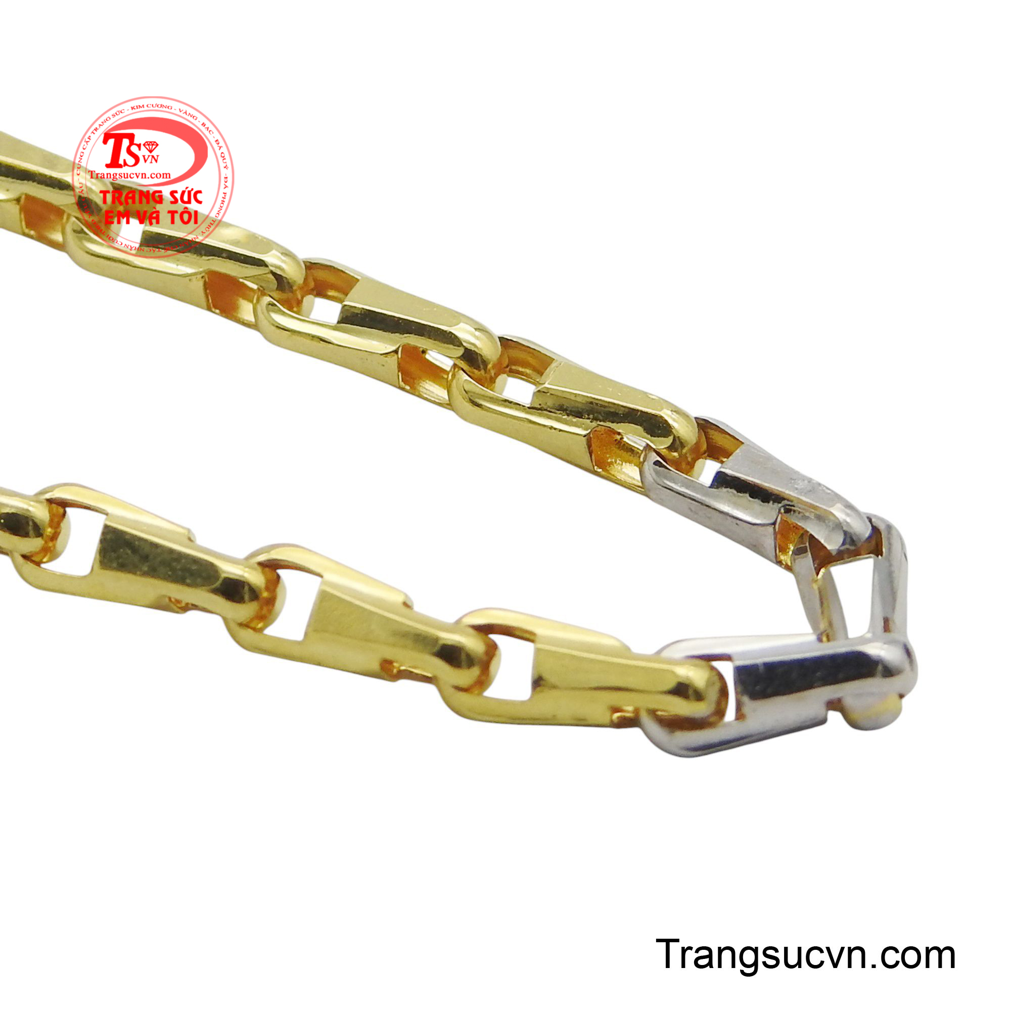Chiếc dây chuyền không chỉ thể hiện gu thẩm mỹ tinh tế mà còn tôn lên khí chất lịch lãm, tự tin cho phái mạnh.