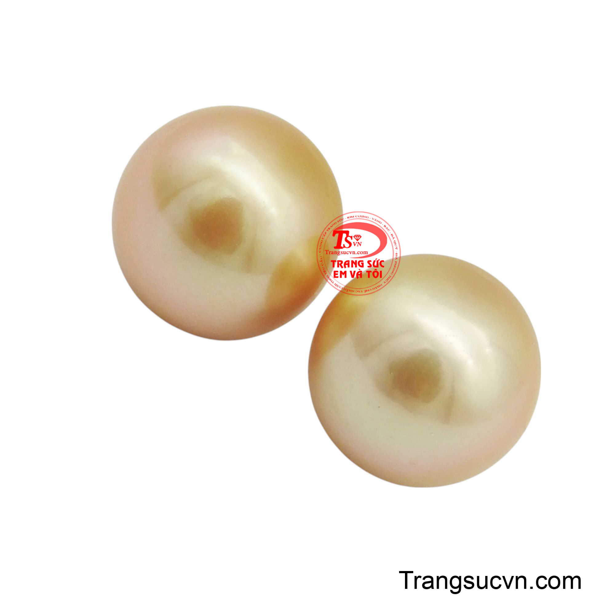 Cặp ngọc trai này là lựa chọn tuyệt vời cho những ai yêu thích sự kết hợp giữa vẻ đẹp cổ điển và nét hiện đại, mang đến sự tinh tế và thu hút cho người đeo trong mọi dịp.