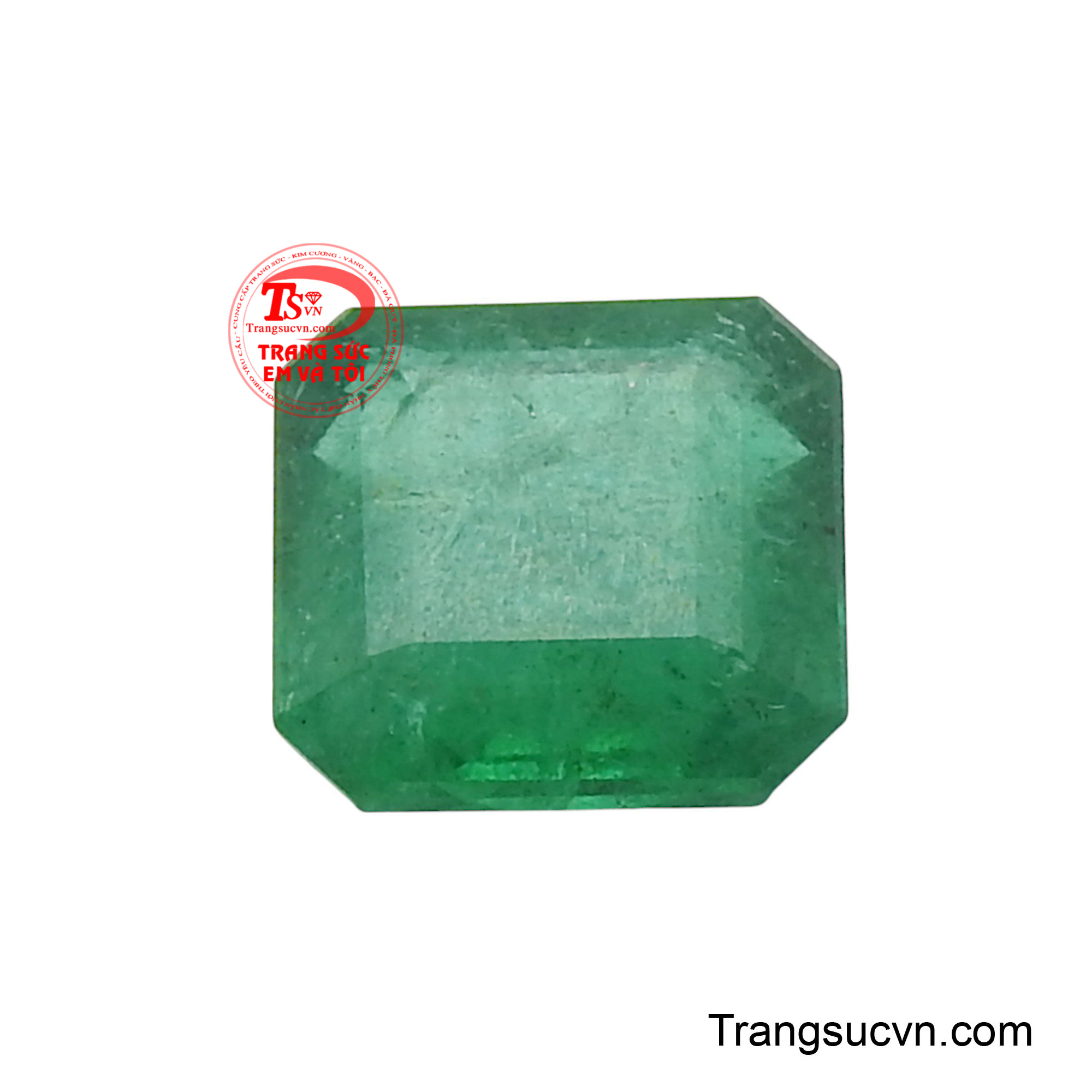 Từ những đường cắt tinh xảo phô bày vẻ lấp lánh đến việc kết hợp với các loại đá quý khác, Emerald luôn cho phép các nghệ nhân biến tấu không ngừng, tạo nên những tác phẩm nghệ thuật có một không hai.