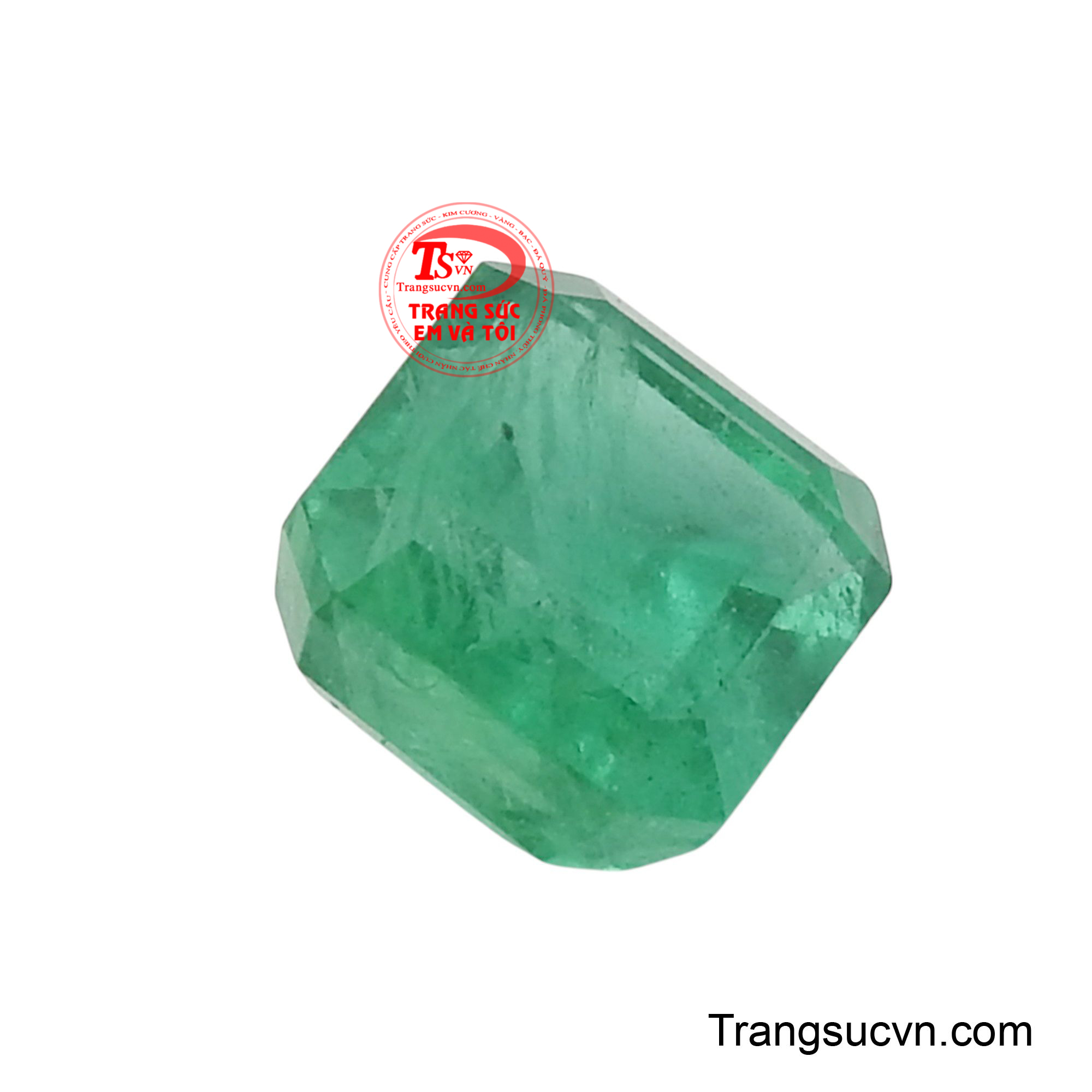 Viên đá này không chỉ thu hút ánh nhìn bởi sự lấp lánh, mà còn mê hoặc bởi sự bí ẩn, mời gọi khám phá những tầng ý nghĩa sâu xa về sự tái sinh, trực giác và khả năng khai mở tâm hồn.