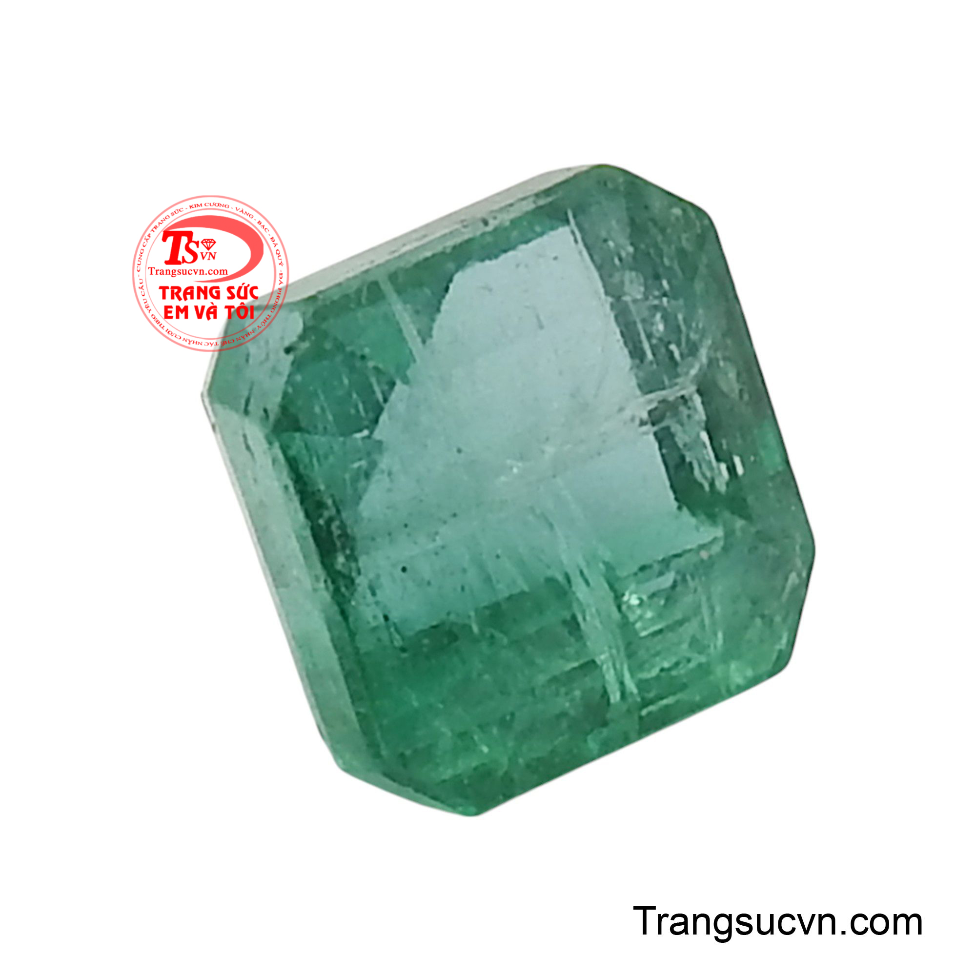 Viên đá này từ lâu đã được giới quý tộc và hoàng gia ưa chuộng, không chỉ bởi vẻ đẹp lộng lẫy mà còn bởi sự liên kết với quyền lực và địa vị.