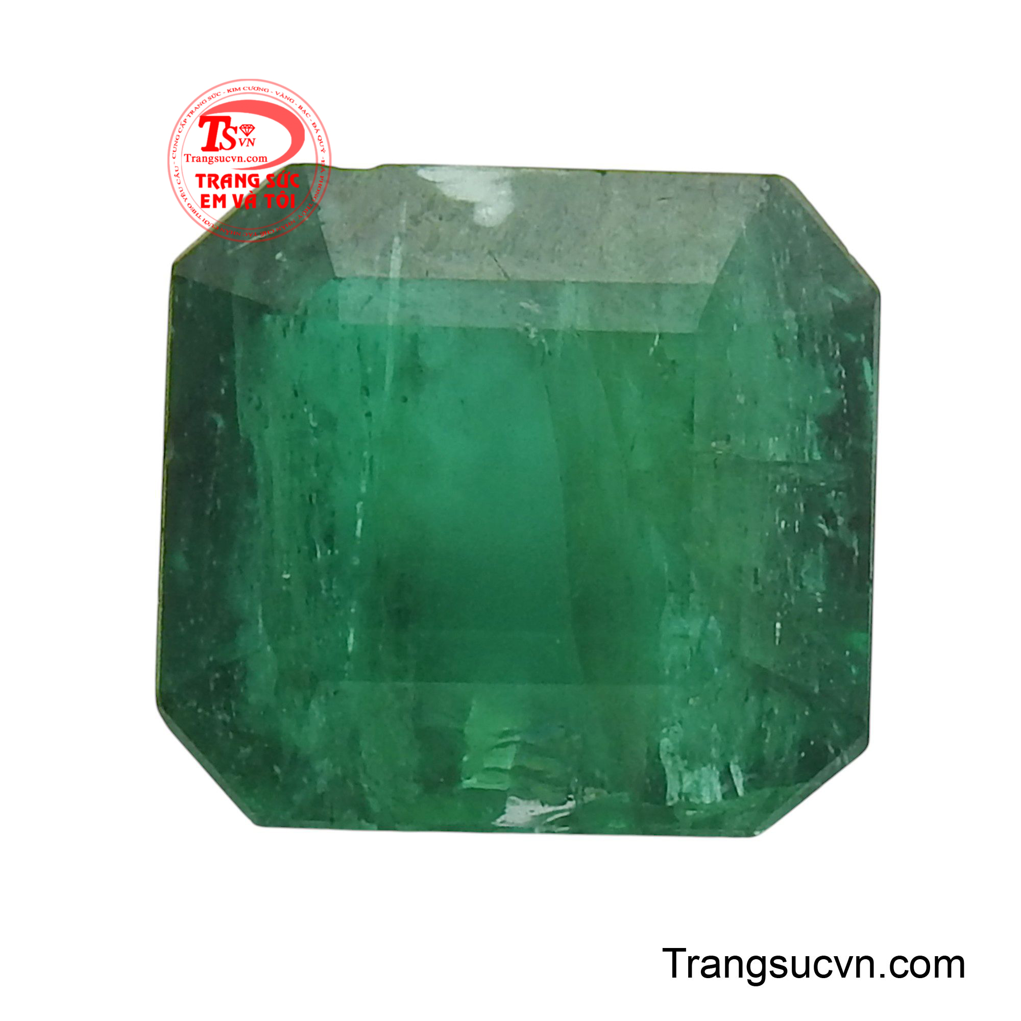 Emerald-vẻ đẹp tự nhiên là biểu tượng sống động của sự hoàn mỹ không qua chỉnh sửa.