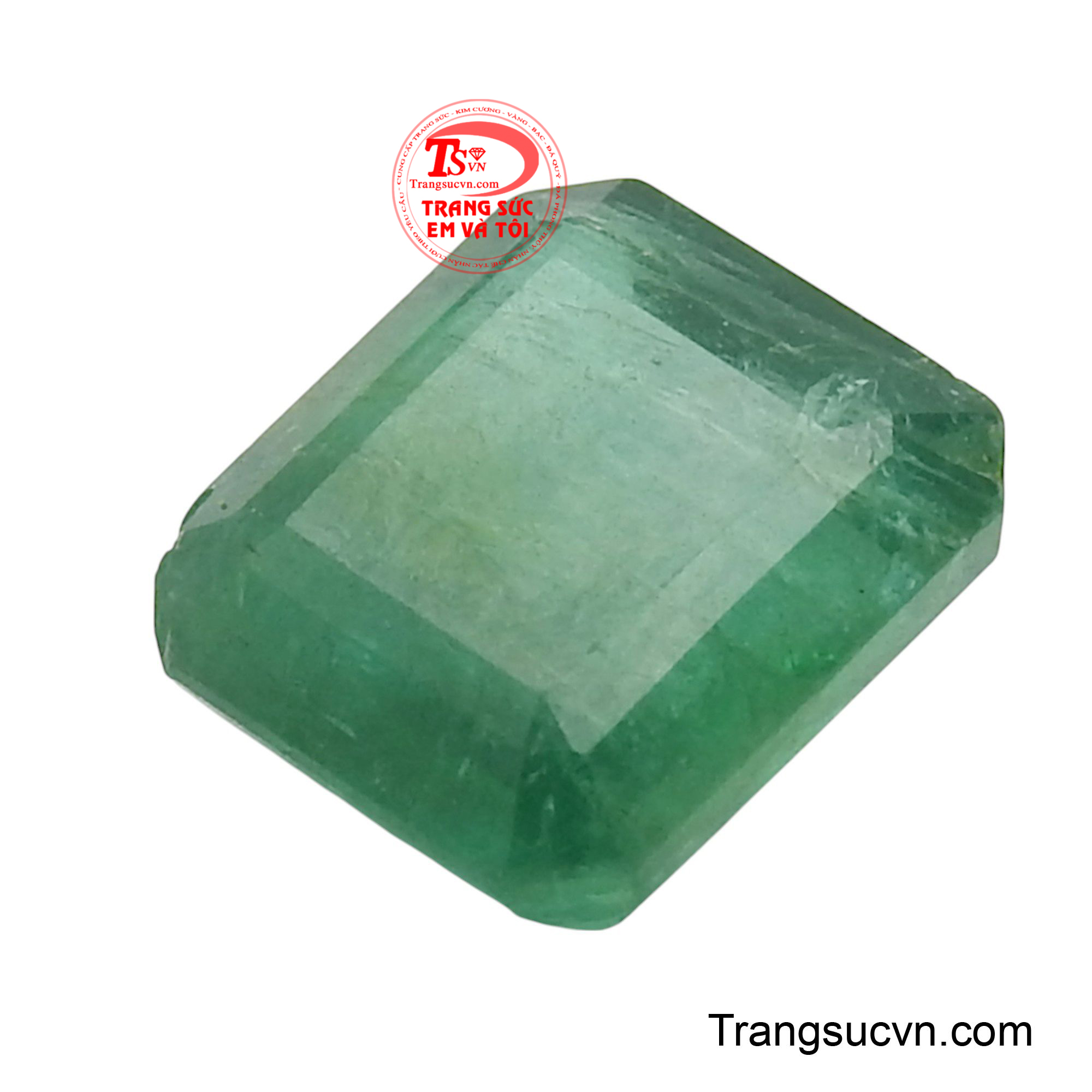 Viên đá này không chỉ mang đến vẻ đẹp tươi tắn như những chồi non vươn mình sau đông, mà còn truyền tải năng lượng của sự phát triển, hy vọng và sức sống mãnh liệt.
