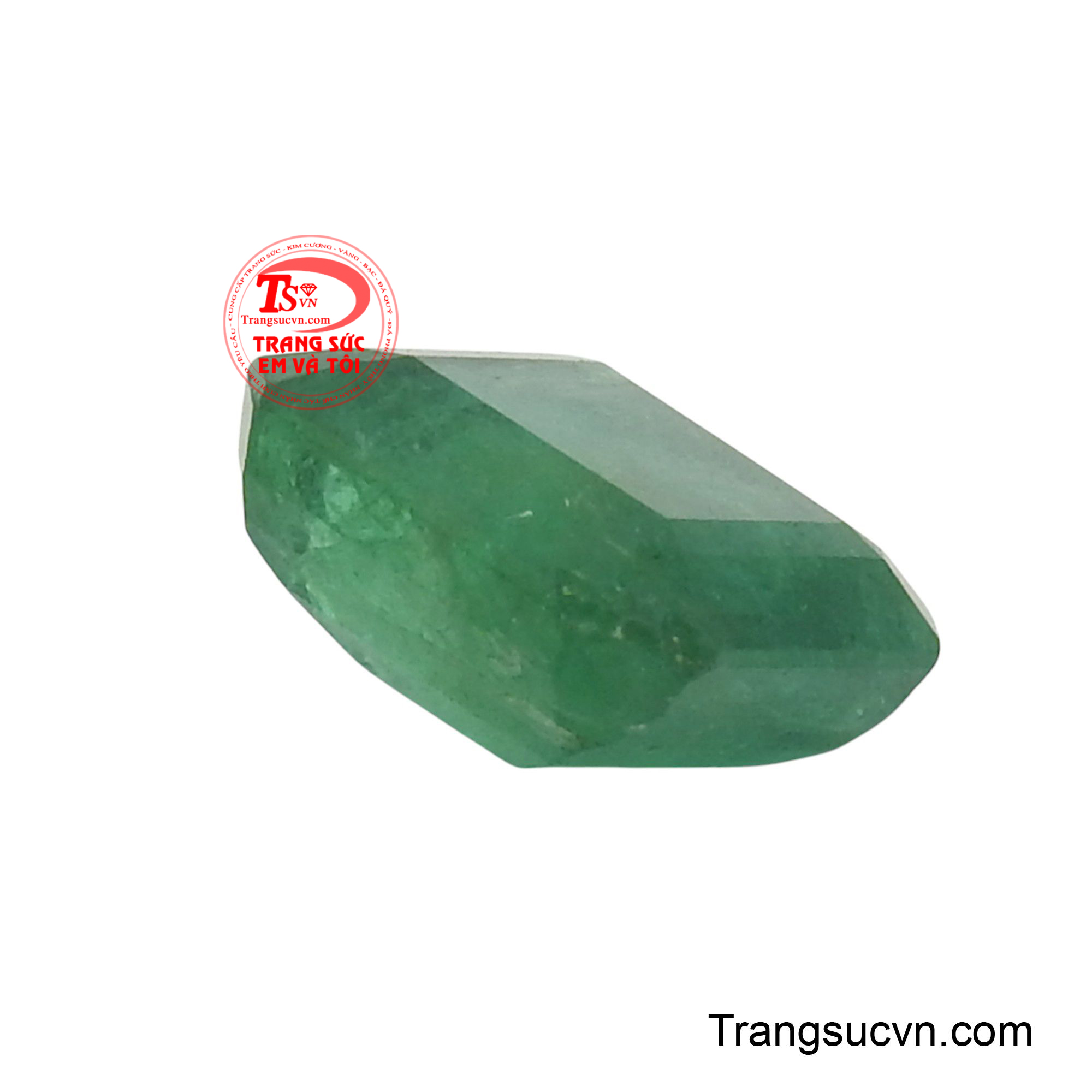 Emerald như một giọt sương mai đọng lại trên lá, tinh khiết và trong trẻo, mang theo lời hứa về một tương lai rạng rỡ.