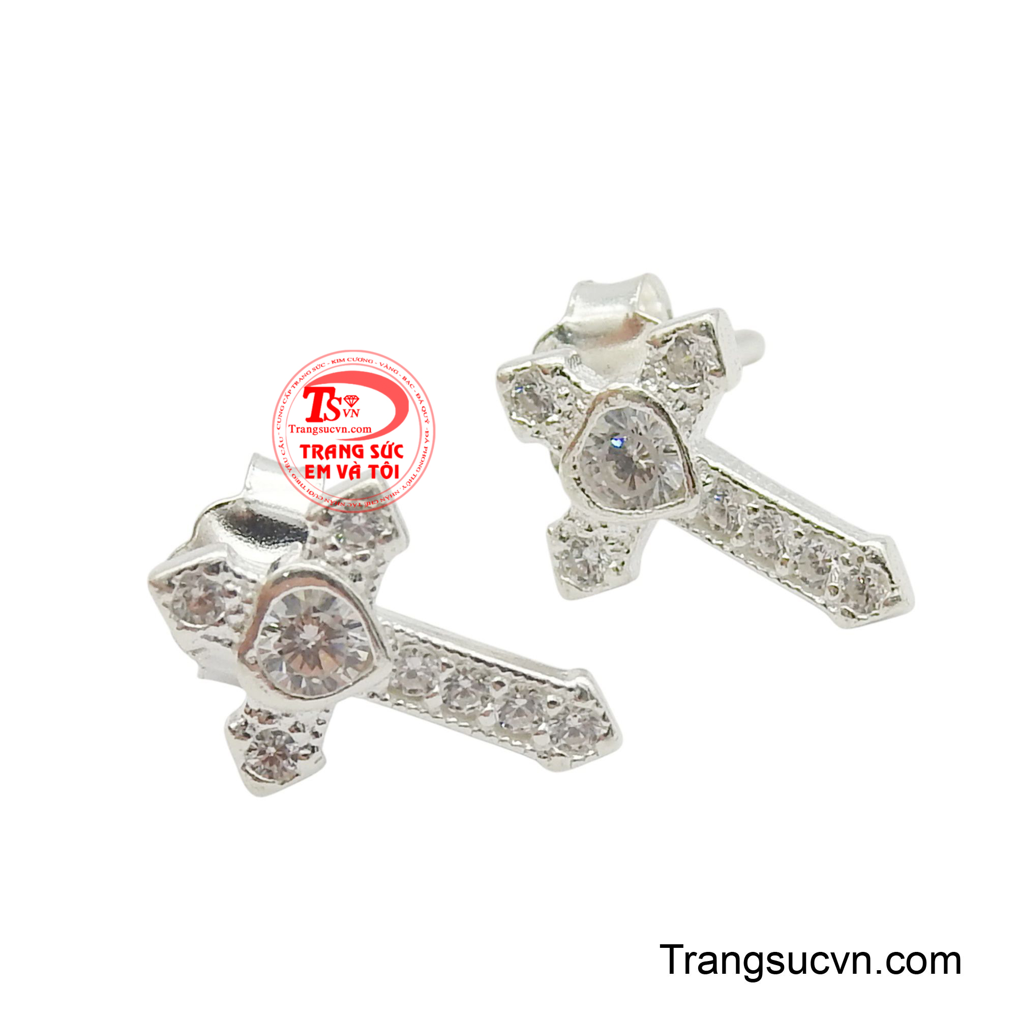 Hoa tai thánh giá bạc cầu nguyện được chế tác từ bạc ta mang lại vẻ đẹp sáng bóng giúp đôi tai của bạn thêm phần nữ tính.