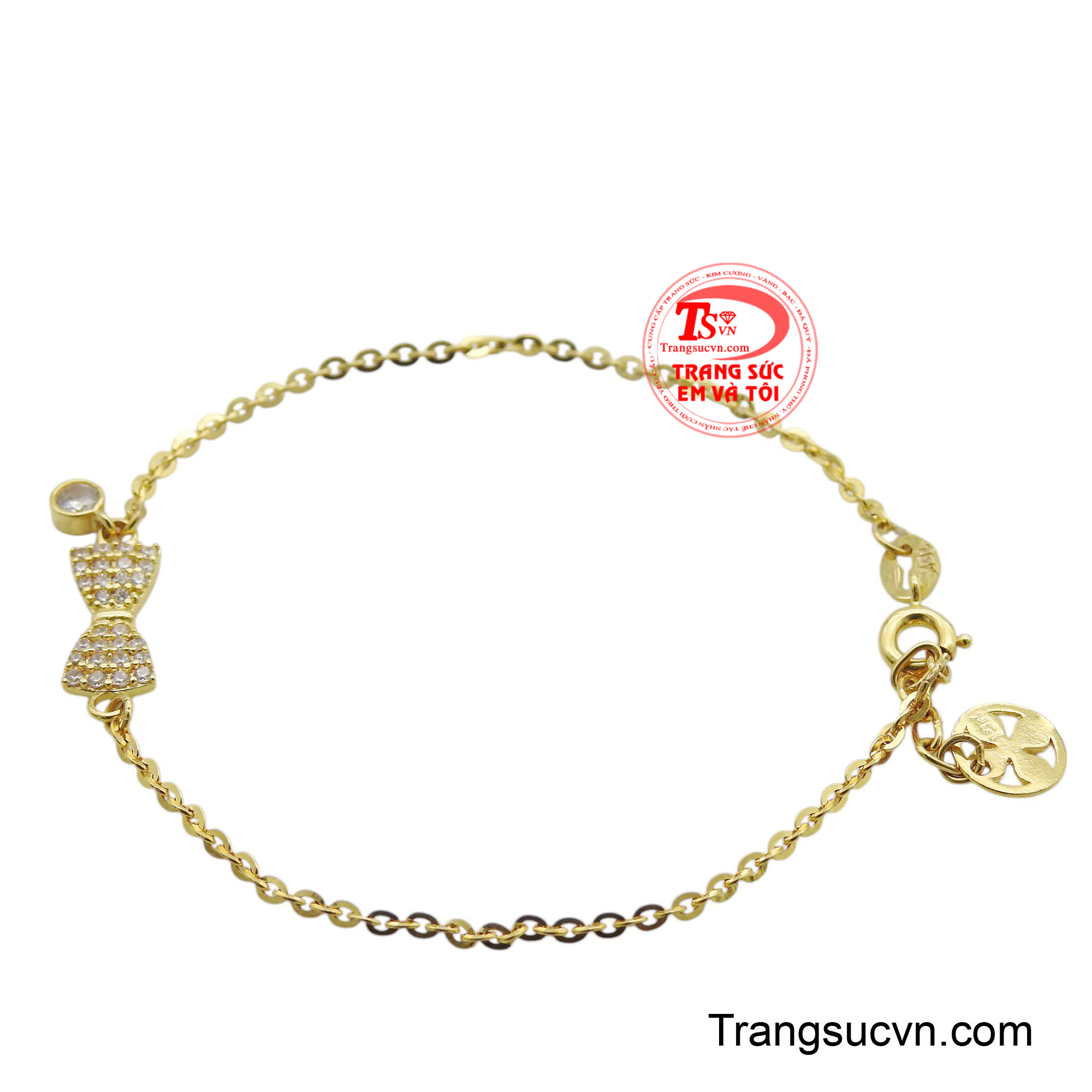 Bên cạnh đó, một viên đá tròn nhỏ đơn giản nhưng tỏa sáng được gắn kèm, làm tăng thêm vẻ sang trọng.