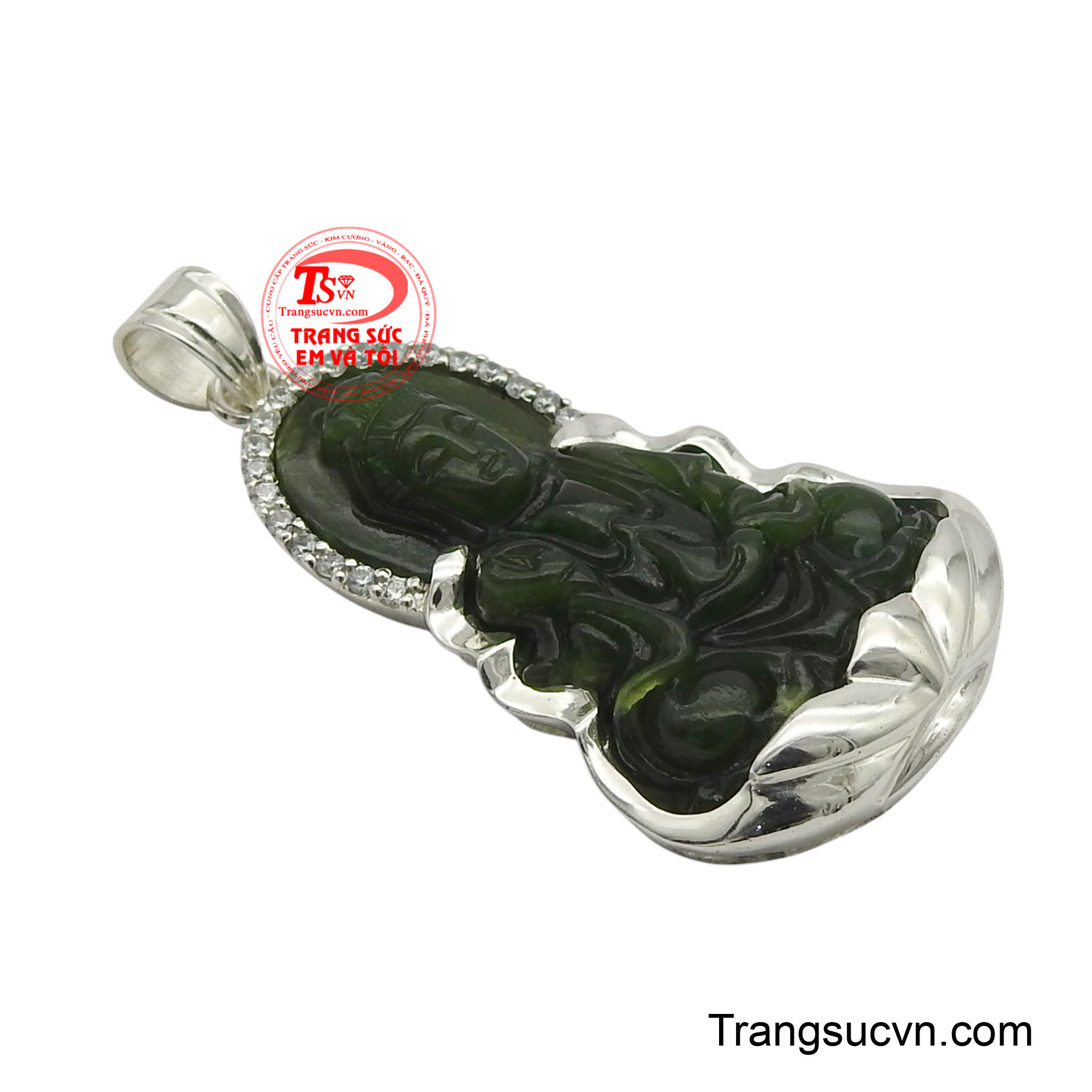 Đặc biệt, những viên đá nhỏ lấp lánh được đính xung quanh hào quang của tượng Phật, tăng thêm vẻ trang nghiêm và thu hút.