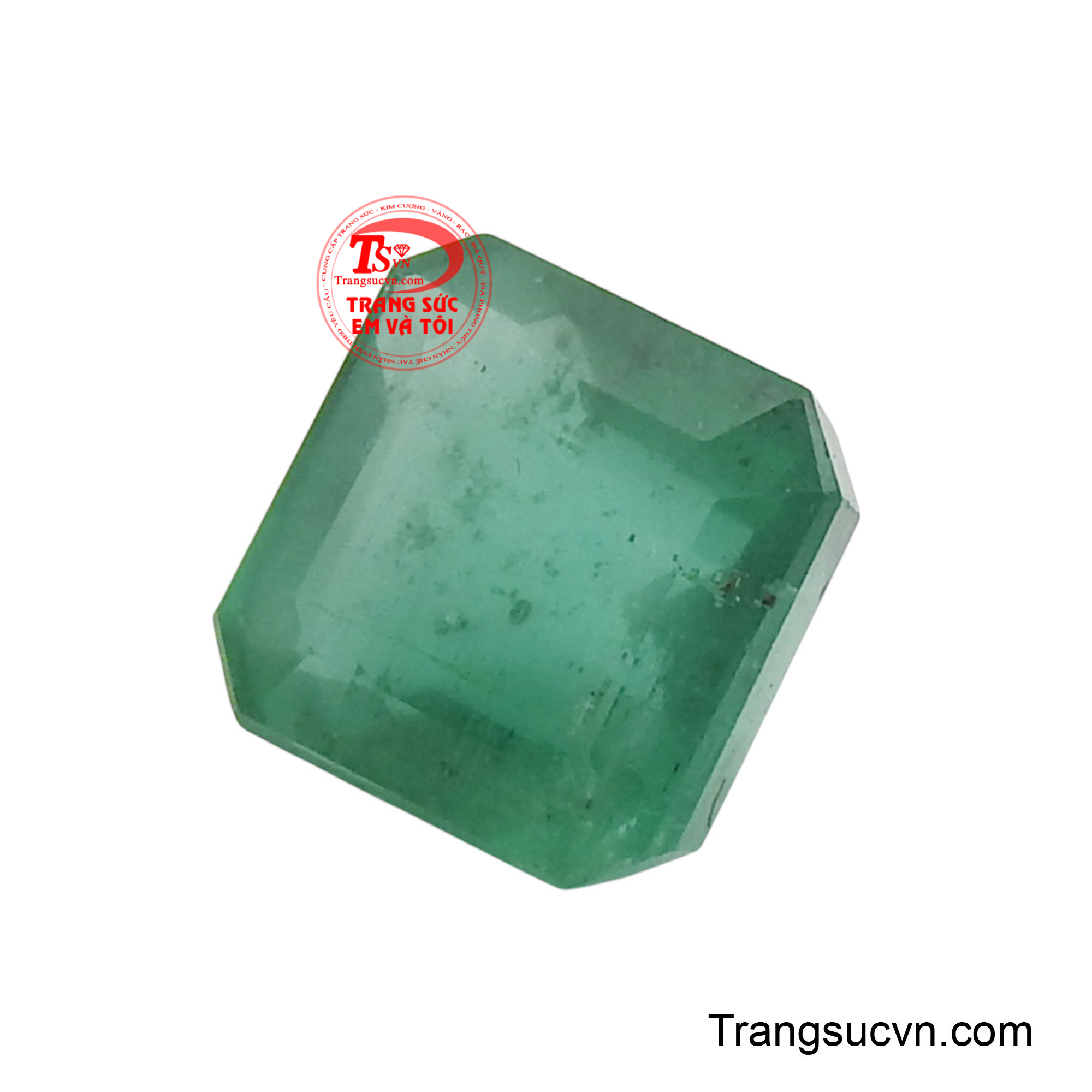 Không qua bất kỳ sự can thiệp nào, viên đá giữ trọn vẹn những đường vân và sắc thái riêng biệt, tạo nên một sự độc đáo không thể trộn lẫn.