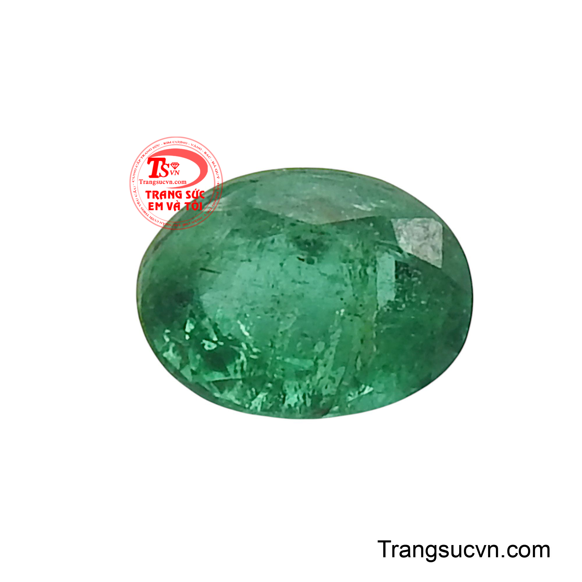 Ngọc Emerald thiên nhiên là viên đá có màu xanh lục đặc trưng mang đến cảm giác tươi mát, tràn đầy sức sống.