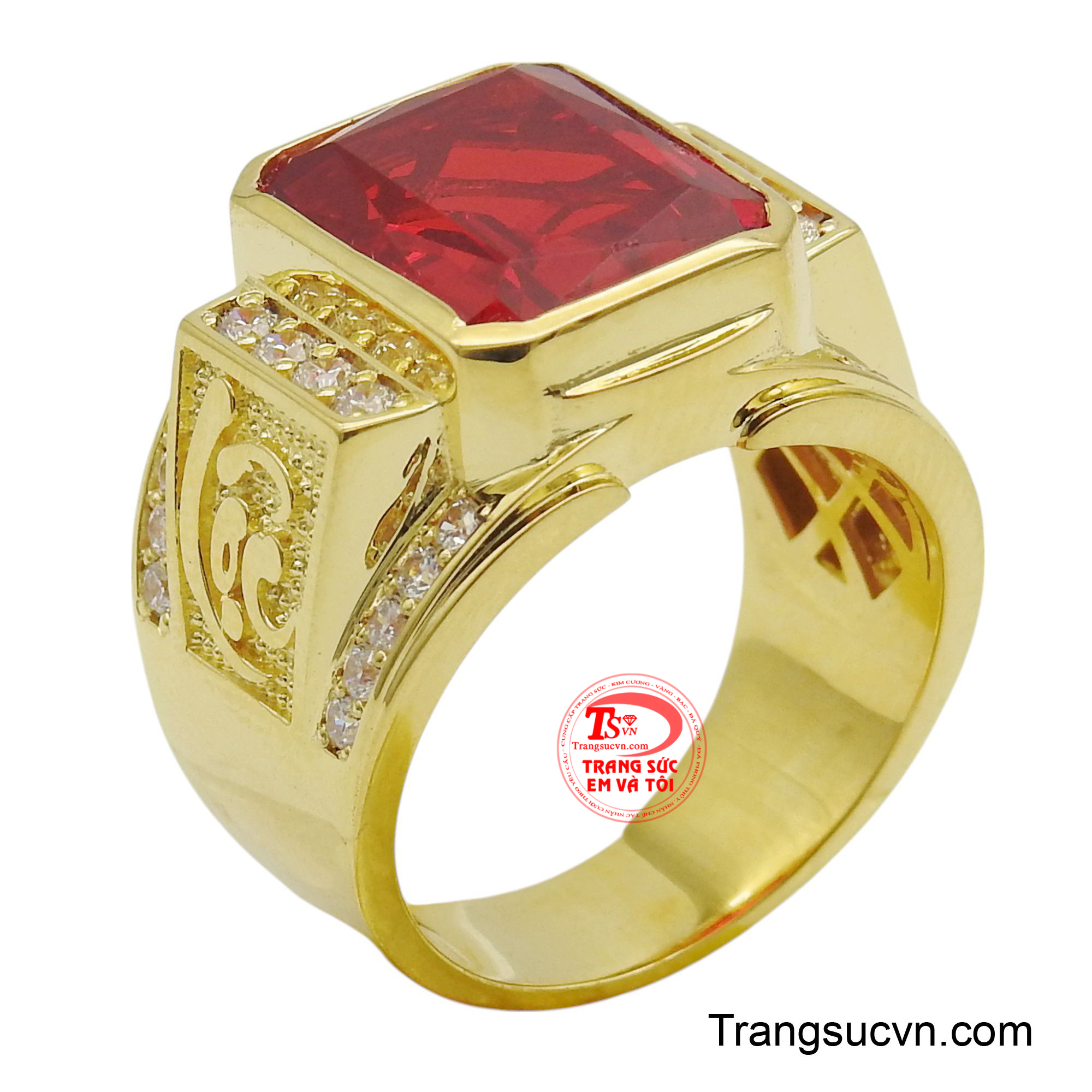 Nhẫn nam vàng 18K gắn đá nhân tạo là biểu tượng của quyền lực và phong thái lịch lãm.
