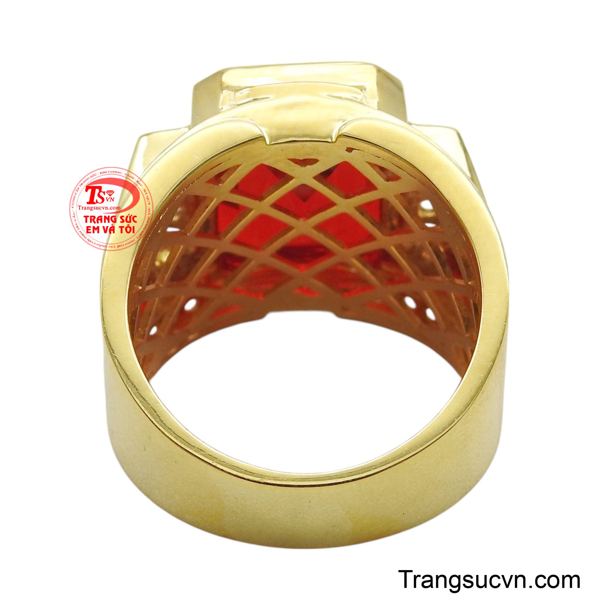 Đây không chỉ là một món trang sức, mà còn là tuyên ngôn về phong cách và cá tính mạnh mẽ của quý ông hiện đại.