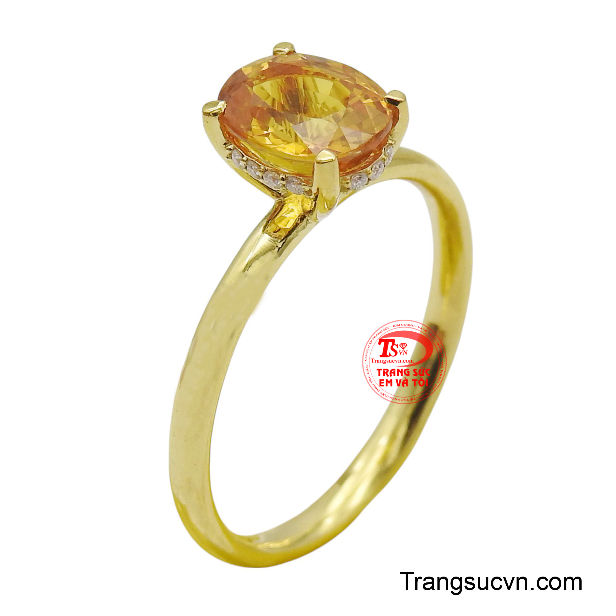Nhẫn nữ vàng 14k saphpire vàng là một điểm nhấn rực rỡ, mang đến vẻ đẹp ấm áp và tươi sáng.
