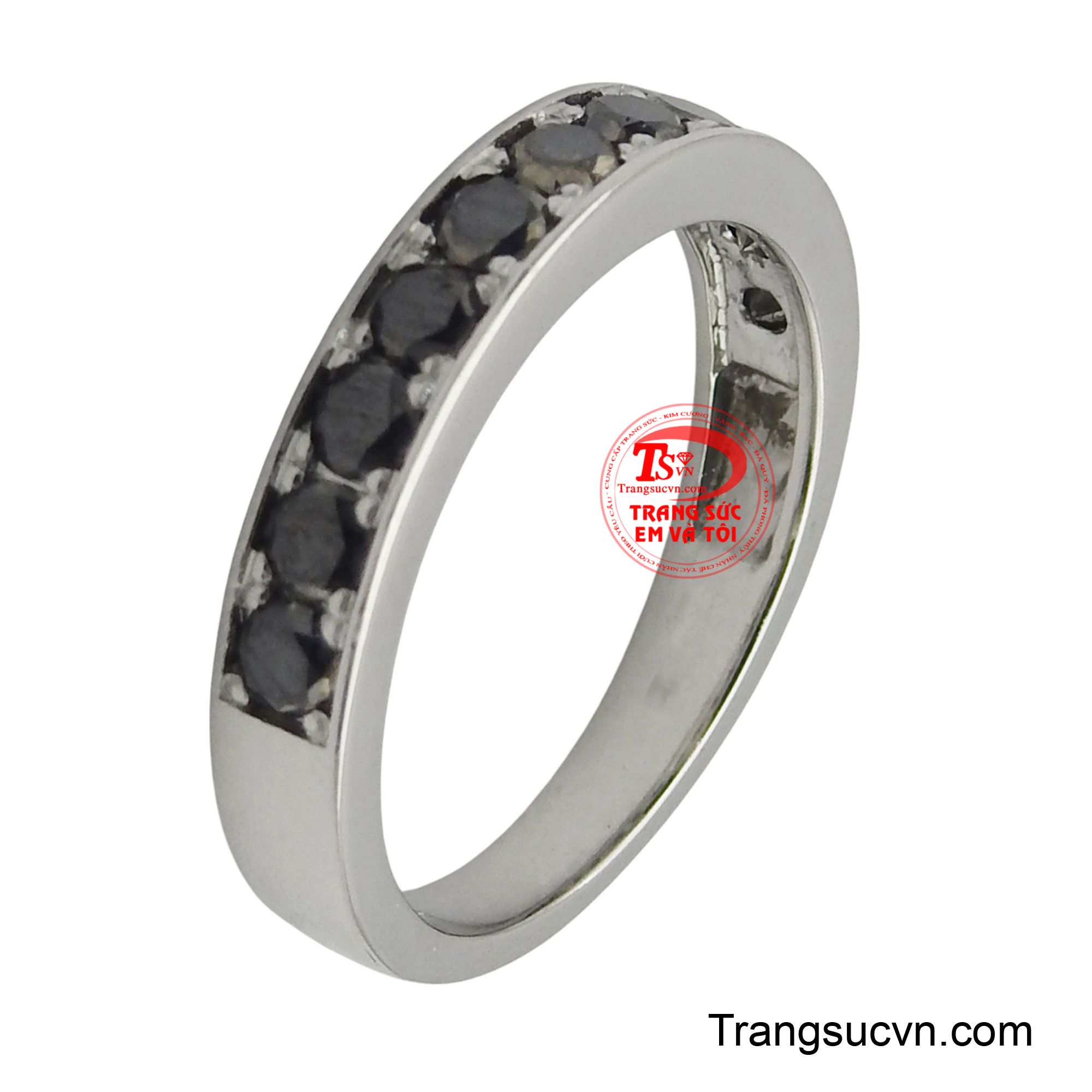 Nhẫn vàng trắng kim cương đen là biểu tượng của sự vĩnh cửu và phong cách tối giản.