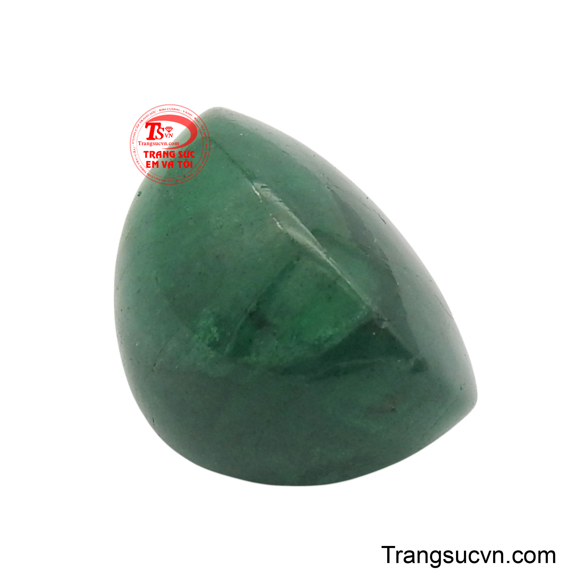 Màu xanh lục phong phú gợi nhớ đến những khu rừng tươi tốt, là lựa chọn tuyệt vời để chế tác trang sức mang phong cách tự nhiên, mang lại sự thư thái và hài hòa cho người đeo.