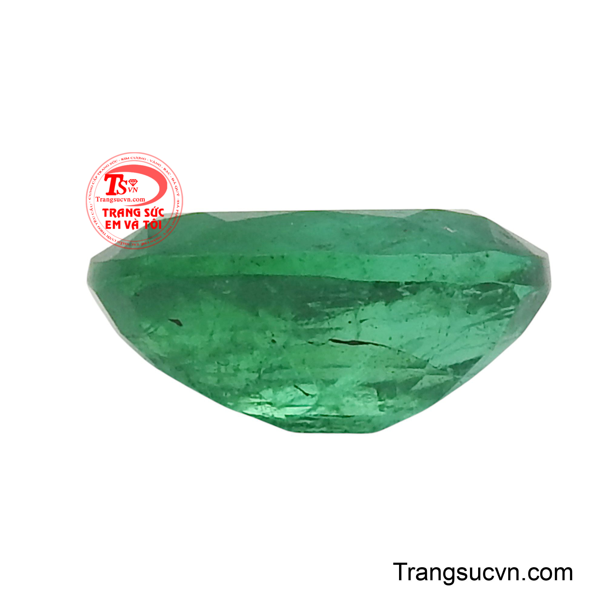 Không chỉ là một viên ngọc quý, Emerald còn là biểu tượng của sự thanh lọc, mang đến cảm giác yên bình và tươi mới cho tâm hồn.