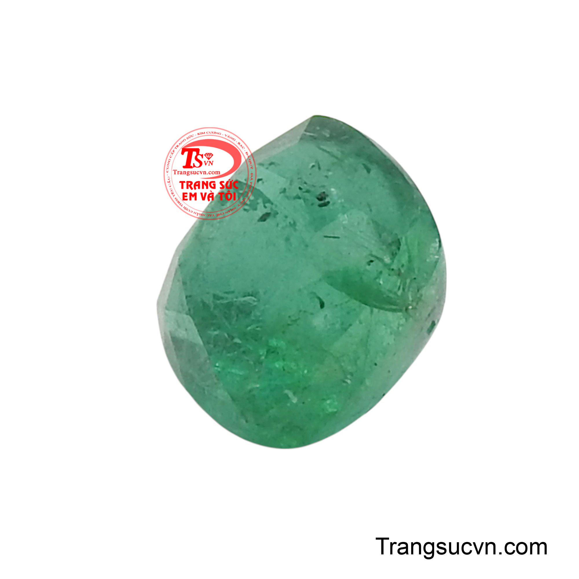 Sắc xanh lá cây tươi mới của viên đá được cho là có khả năng xoa dịu tâm hồn, giảm căng thẳng và khơi dậy cảm giác bình yên.