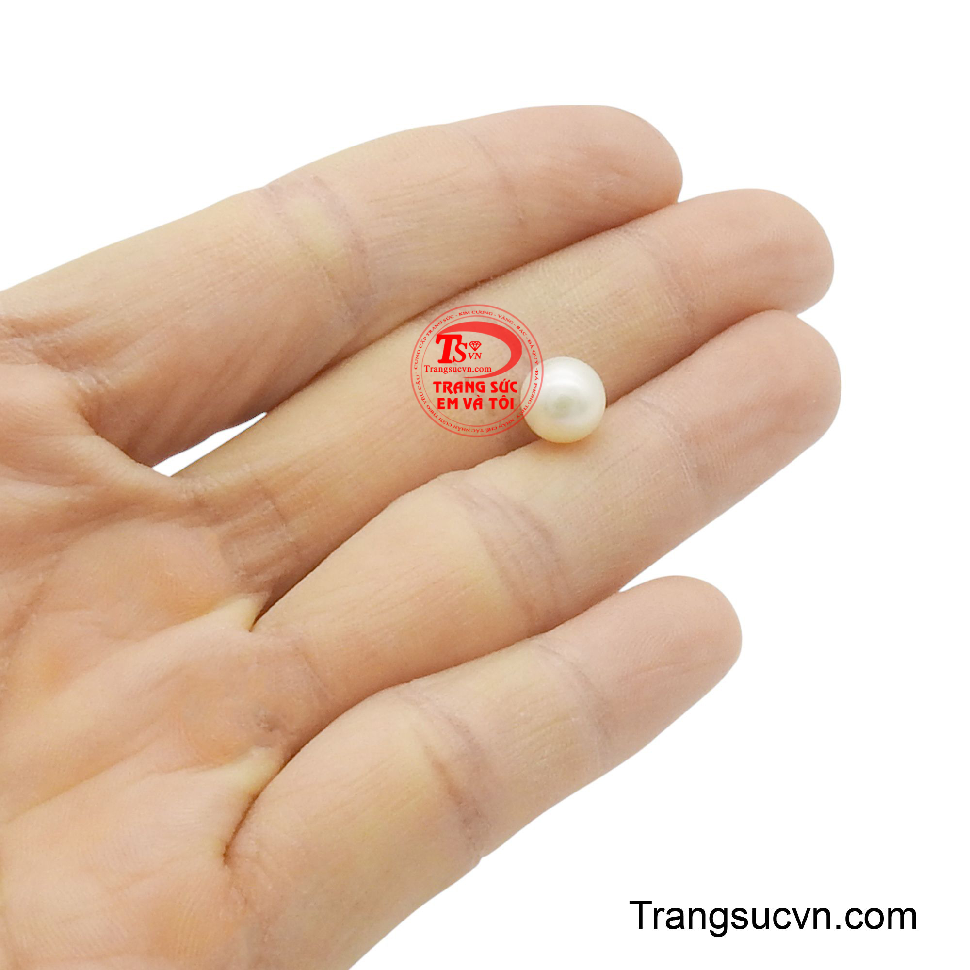 Viên ngọc này là sự lựa chọn lý tưởng cho các thiết kế trang sức thanh mảnh, như bông tai hay mặt dây chuyền đơn giản, mang đến vẻ đẹp thanh lịch và tinh tế.