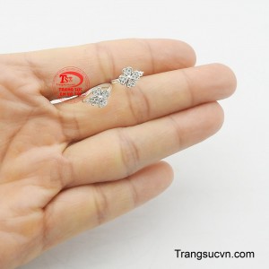 Đôi bông tai này chắc chắn sẽ là món quà ý nghĩa, thể hiện sự quan tâm và tình yêu thương dành cho những người phụ nữ bạn trân quý.