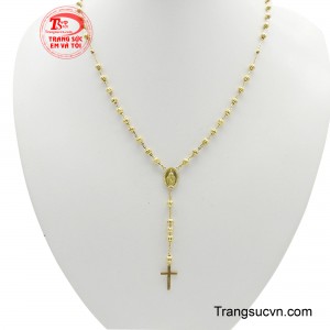 Chuỗi cổ mân côi phước lành được chế tác trên chất liệu vàng 18K với độ bền và ánh kim rạng rỡ không chỉ tôn lên vẻ đẹp sang trọng, vĩnh cửu của từng hạt chuỗi.