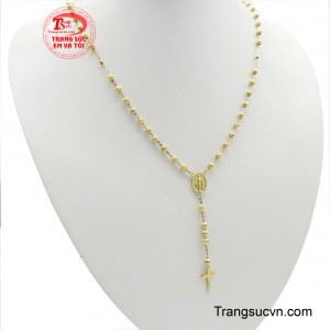 Hình ảnh Thánh Giá được chế tác tỉ mỉ, mà còn thể hiện sự trân trọng đặc biệt đối với vật phẩm thiêng liêng này.