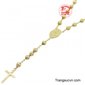 Việc lần hạt và đọc chuỗi kinh mân côi được xem là nghi thức cầu nguyện giúp chữa lành tinh thần cho những ai đang đối diện với khó khăn, trở ngại.