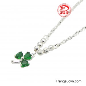 Đây là lựa chọn lý tưởng để thêm điểm nhấn duyên dáng cho bất kỳ bộ trang phục nào, từ thường ngày đến trang trọng.