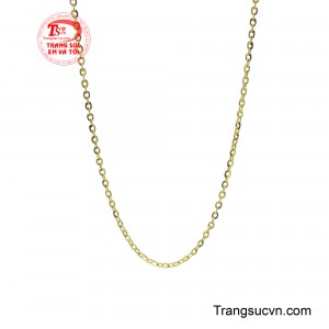 Với thiết kế tối giản này giúp dây chuyền dễ dàng kết hợp với nhiều loại mặt dây khác nhau hoặc có thể đeo riêng lẻ, tạo điểm nhấn nhẹ nhàng cho bộ trang phục.