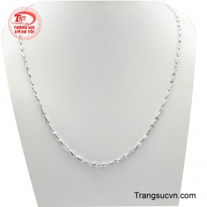 Dây chuyền ý vàng 10K là hiện thân của sự thanh lịch và tinh xảo trong chế tác trang sức.