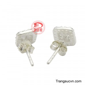 Đây là món quà ý nghĩa dành tặng cho những cô nàng ưa thích sự đơn giản, nhẹ nhàng nhưng vẫn toát lên vẻ đẹp, khí chất cho riêng mình.