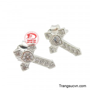 Hoa tai thánh giá bạc cầu nguyện được chế tác từ bạc ta mang lại vẻ đẹp sáng bóng giúp đôi tai của bạn thêm phần nữ tính.