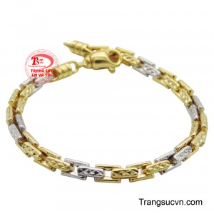 Lắc nam vàng 10K khí chất là biểu tượng của khí chất mạnh mẽ và phong cách độc đáo.