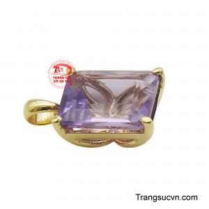 Thiết kế tối giản nhưng không kém phần nổi bật, phù hợp với nhiều phong cách và dịp khác nhau.